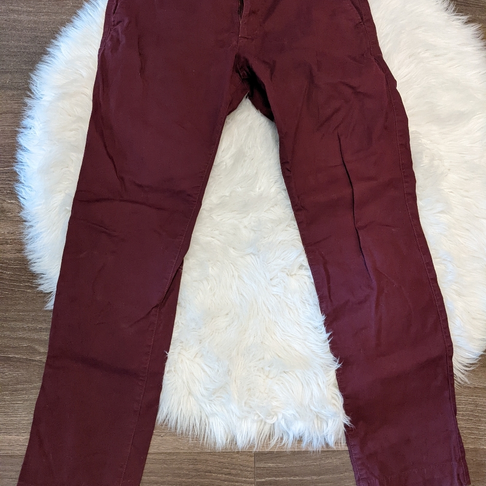 Gap - men's Chino - burgundy - 34w x 32l